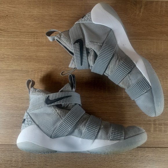 NIKE LEBRON JAMES ZOOM 943-155-002 SIZE 10.5 HIGH TOP SNEAKERS GREY - Picture 13 of 16